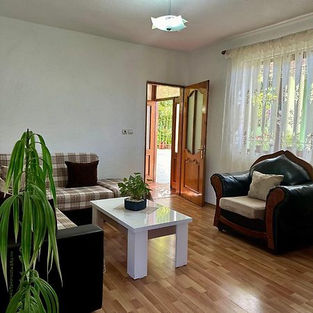 Appartement Jea House à Pogradec Extérieur photo